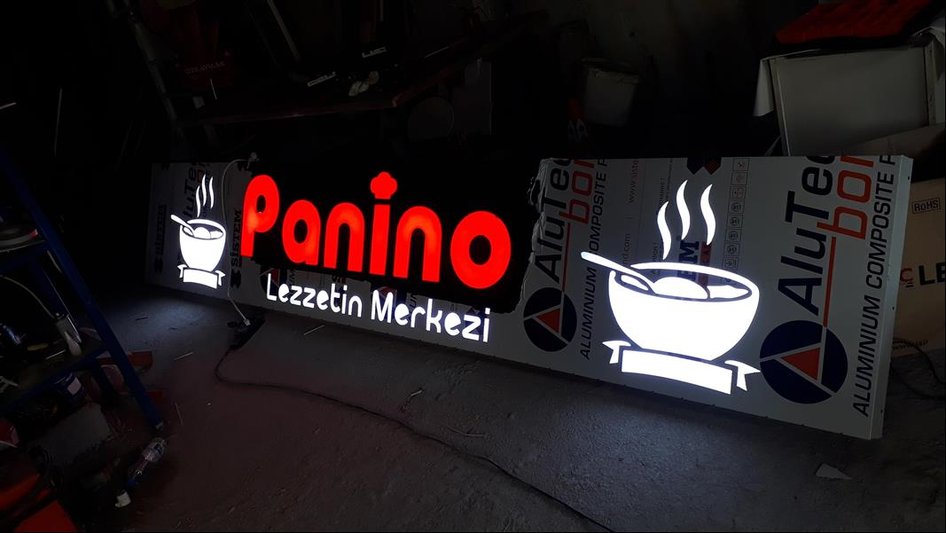 Panino lezzetin merkezi ışıklı tabela